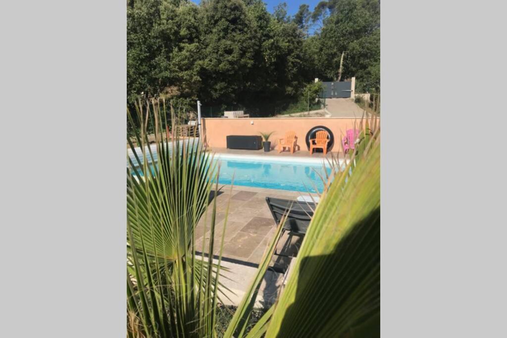 Logement Attenant A Une Villa T2 Avec Terrasse . Besse-sur-Issole Εξωτερικό φωτογραφία