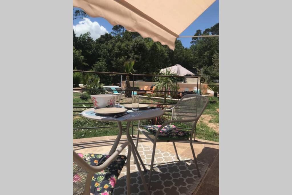 Logement Attenant A Une Villa T2 Avec Terrasse . Besse-sur-Issole Εξωτερικό φωτογραφία