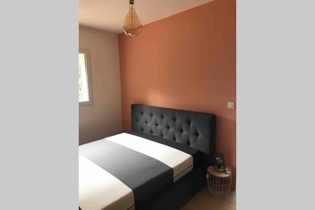 Logement Attenant A Une Villa T2 Avec Terrasse . Besse-sur-Issole Εξωτερικό φωτογραφία