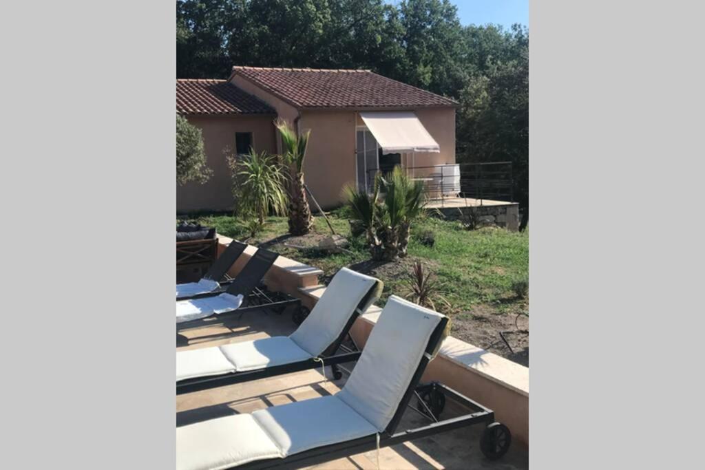 Logement Attenant A Une Villa T2 Avec Terrasse . Besse-sur-Issole Εξωτερικό φωτογραφία