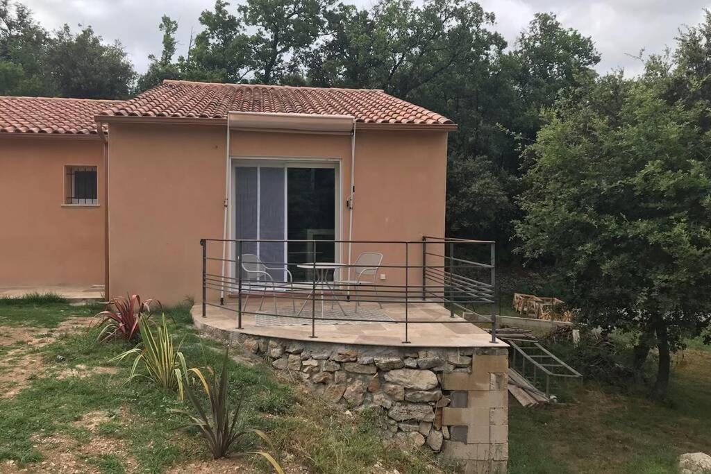 Logement Attenant A Une Villa T2 Avec Terrasse . Besse-sur-Issole Εξωτερικό φωτογραφία